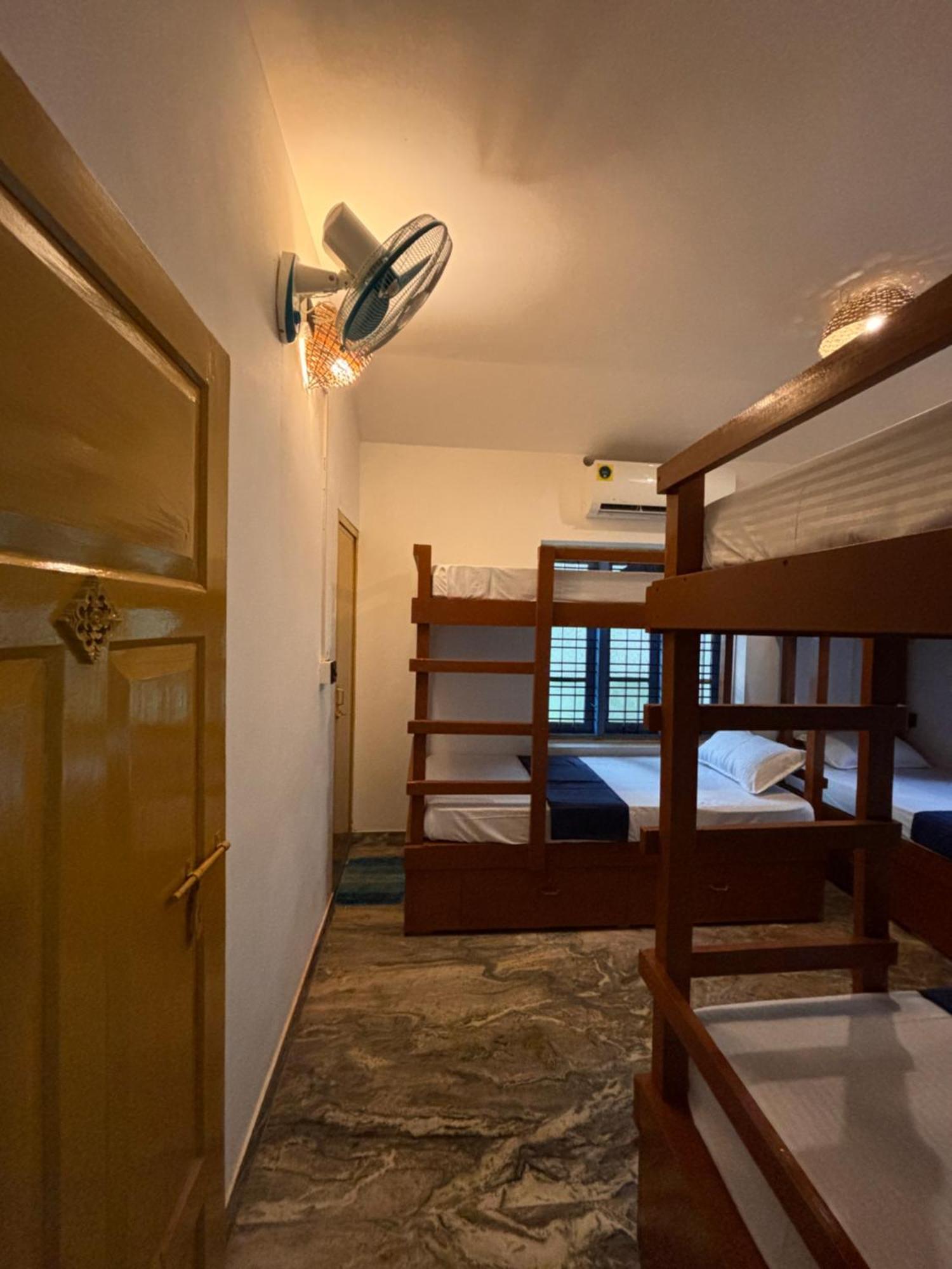 Barefoot Hostels, Варкала Екстер'єр фото